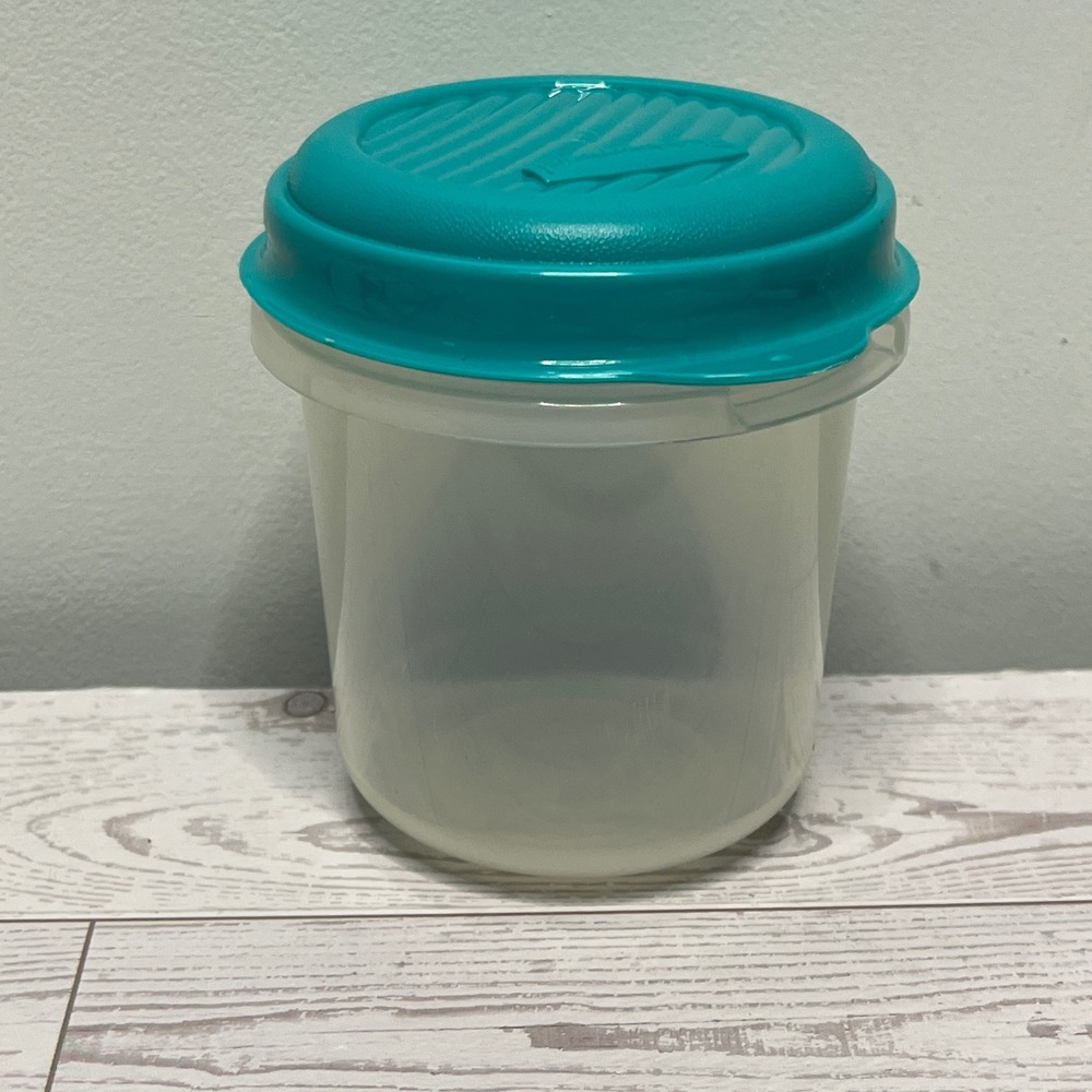 Rubbermaid Servin Saver 13.5oz Round Food Storage Container Teal Lid 379 K 379M